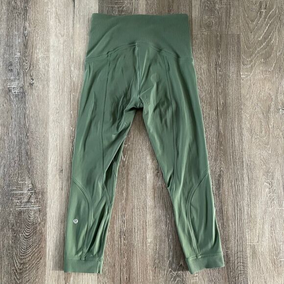 Lululemon Train Free High-Rise Crop Tight Legging in Algae Green - Size: 6 - Picture 4 of 13